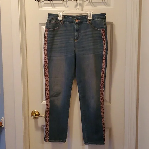 Chico's So Slimming Girlfriend Slim Leg Ankle Animal Print Trim Size 12R Jeans - Picture 2 of 14